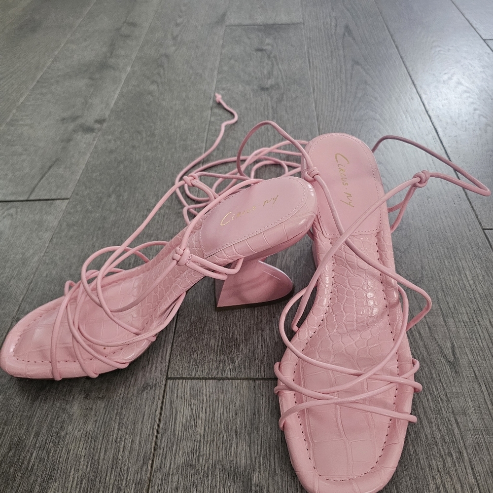 Shoes - Picture 6 of 7
